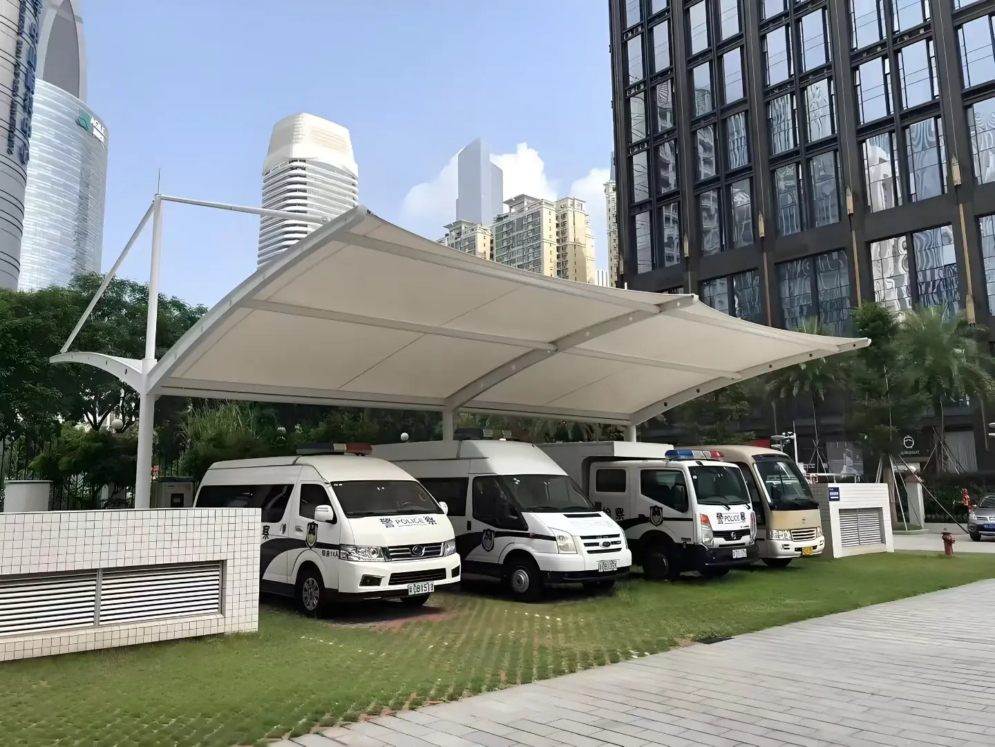 贵州黔西膜结构车棚怎么选?山地多雨高湿环境,园区物业采购避坑指南